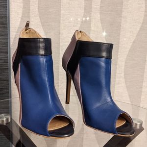 BCBG open toe shoes, size 7, blue leather pale pink canvas